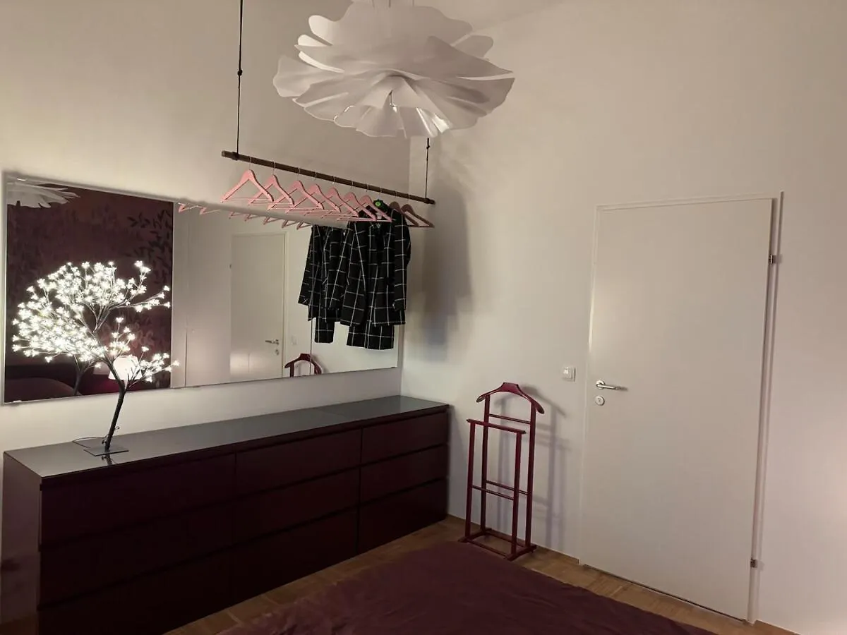 Studio Apartment Graz Schloss Eggenberg