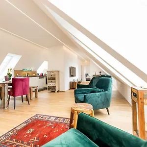 Apartment Große Dachgeschosswohnung Im Herzen Von, Graz